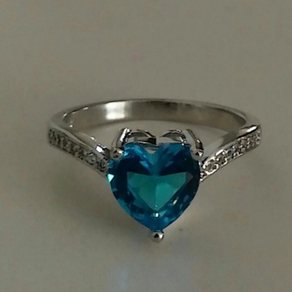 10k White Gold Over Silver Vivid Blue Heart White Topaz Accent V-Dip Ring sz 7